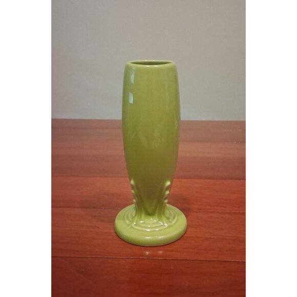 Fiesta Bud Vase Juniper 6" Retired Chartreuse Green Color Homer Laughlin USA - Picture 1 of 4